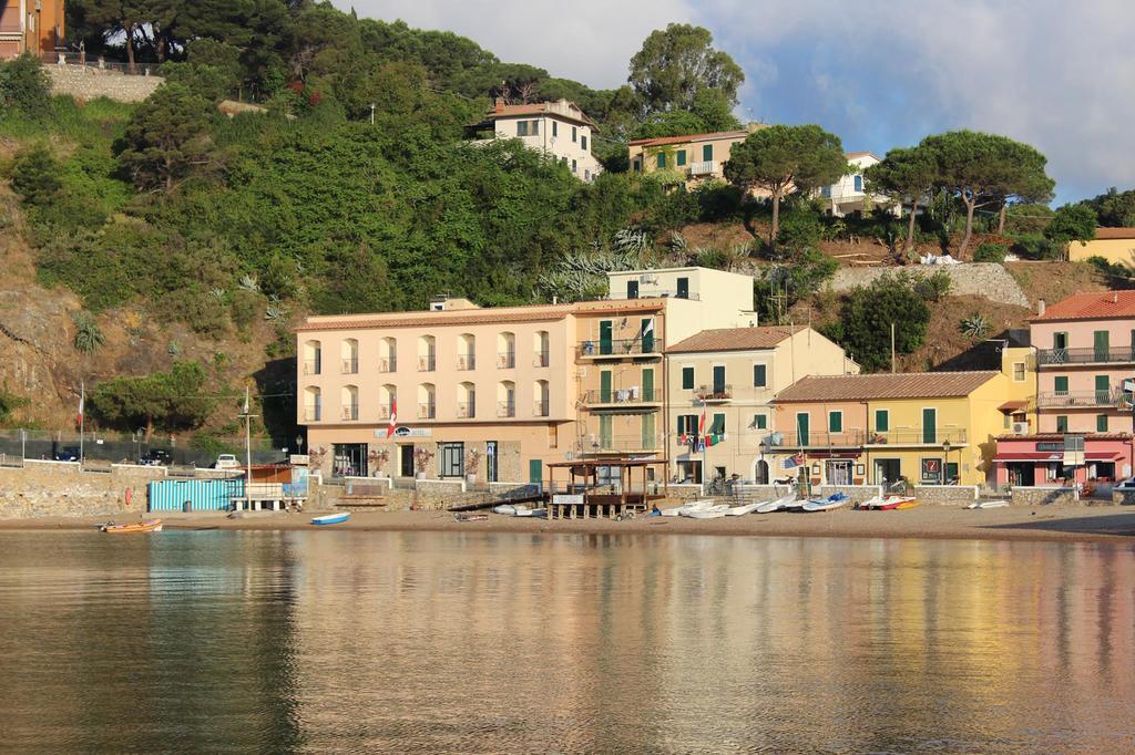 Hotel L'Approdo ปอร์โตอัซซูร์โร ภายนอก รูปภาพ