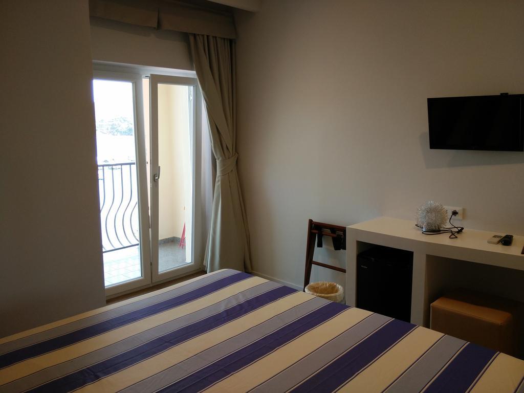 Hotel L'Approdo ปอร์โตอัซซูร์โร ภายนอก รูปภาพ
