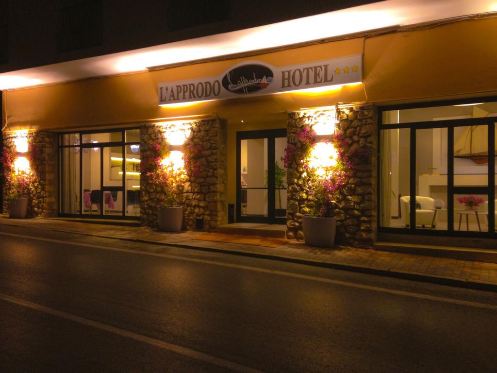 Hotel L'Approdo ปอร์โตอัซซูร์โร ภายนอก รูปภาพ