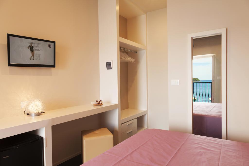Hotel L'Approdo ปอร์โตอัซซูร์โร ภายนอก รูปภาพ